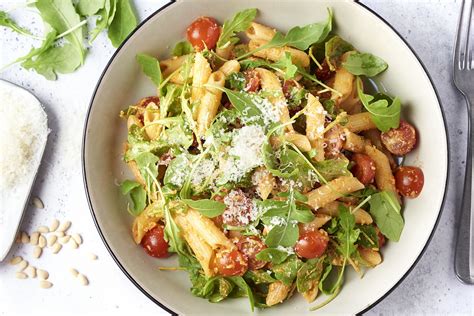 Penne met rode pesto en kerstomaatjes Recepten