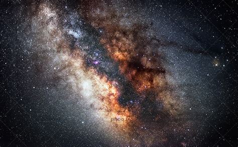 عکس کهکشان زیبا با ستاره های کوچک درخشان از نمای نزدیک عکس با کیفیت و
