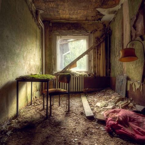 15 Photos Of Abandoned Bedrooms Show Their Dusty Remains Urban