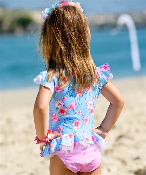 Collection 96 Wallpaper Bather Back To Back Little Girl Back View Full
