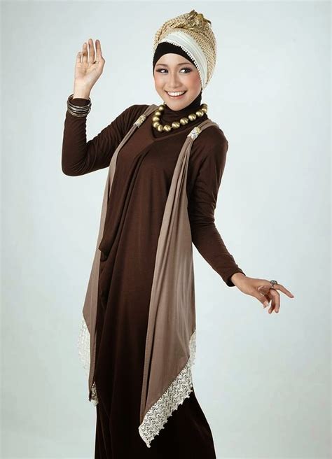 Gaya berbusana untuk ke pesta agar tampil modis dan menawan. Kumpulan Model Baju Muslim Wanita Modern Masa Kini ...