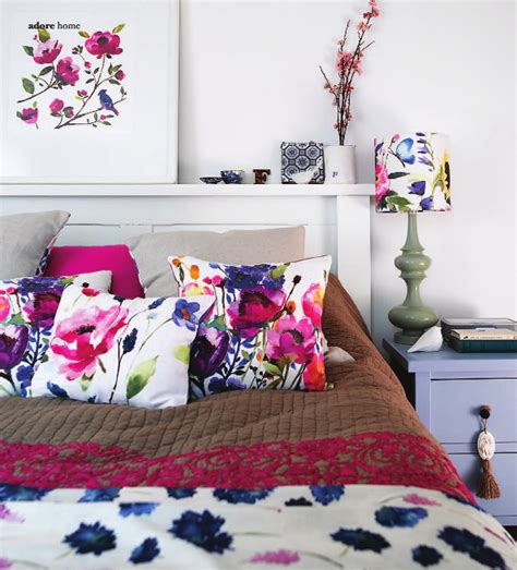 Is your bedroom feeling a little cluttered? Luxury Bedroom Design: Decorating a bedroom with a flower ...