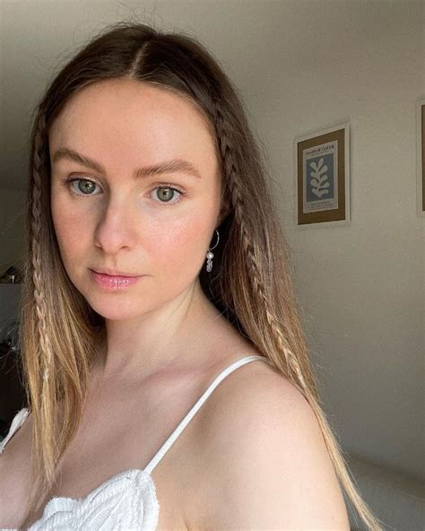 The Sexy Shower Makeup Trend Is All Over Tiktok Rn Fashionisers©