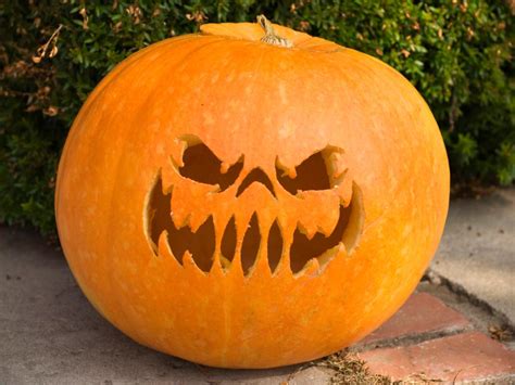 22 Traditional Pumpkin Carving Ideas Diy