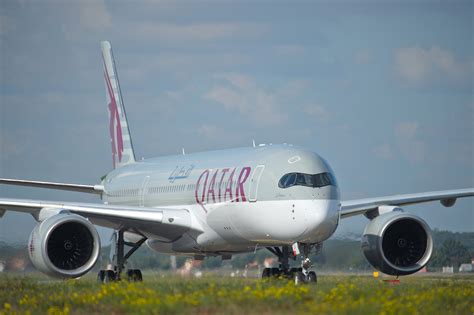 Have fun watching some crash. Qatar Airways to take delivery of first Airbus A350 XWB on ...