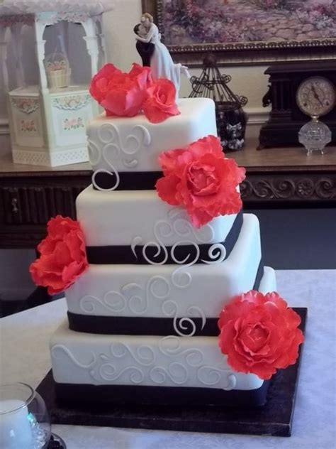 Black And Coral Wedding Cake So Love This And With Our True Romance
