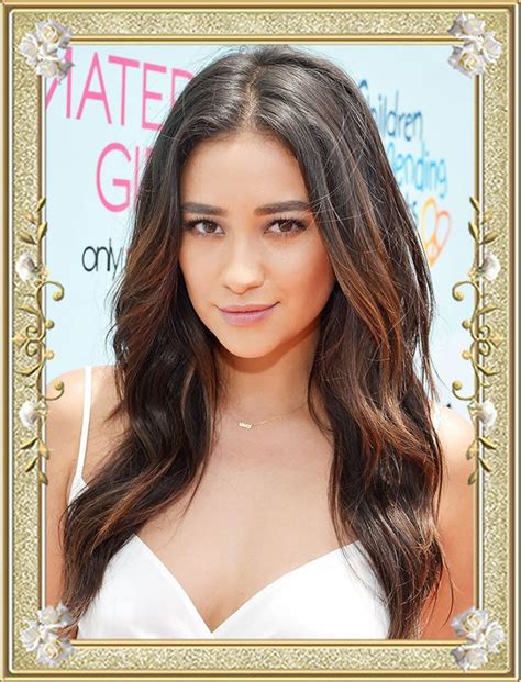 Romantic hippie girl with curly hair on white background. Cute Easy 40 Hairstyles for Long Hair | Trend Models of ...
