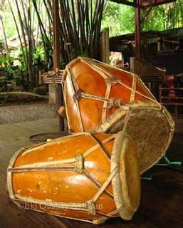 Jika kendang dimainkan secara horizontal, konga. 35 Alat Musik Tradisional Indonesia, Nama, Gambar, dan Asal Daerahnya (2) | Adat Tradisional