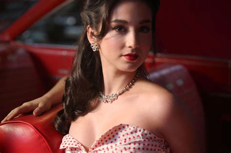 24 Surprising Facts About Molly Ephraim