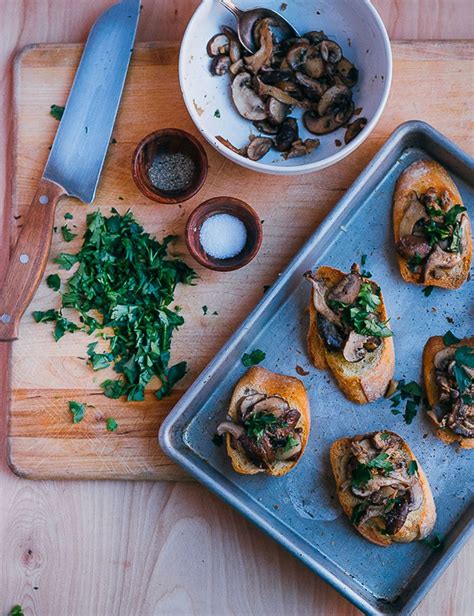 One of the healthy thanksgiving appetizer recipes that you may consider in this holiday season. 20 Best Appetizers for Thanksgiving | Mushroom toast ...