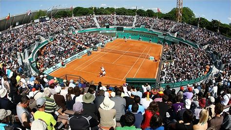 Zoomer sur le plan détaillé des environs du stade dans l'enceinte du célèbre stade de tennis qui accueille chaque année le tournoi adresse roland garros: Roland Garros | Triplancar