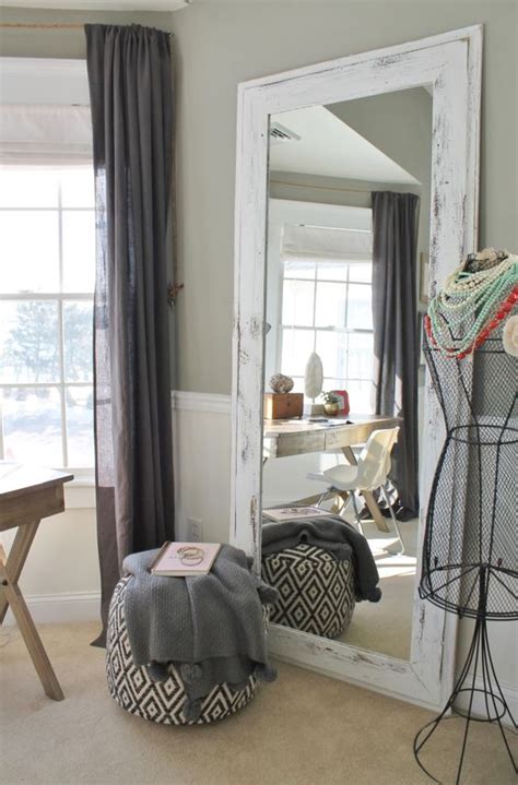 Enhance the style in your home and make an impact with a beautiful floor standing mirror, perfect for using as bedroom mirrors or even bathroom mirrors if you have the space.full length mirrors are always useful to have around the house, either to see yourself from head to toe or to help brighten up a room. Decora tu hogar con espejos hasta el piso
