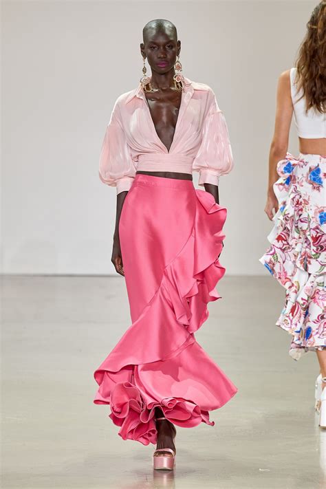 Pink Fashion Runway Fashion Fashion News Fashion Beauty Fashion