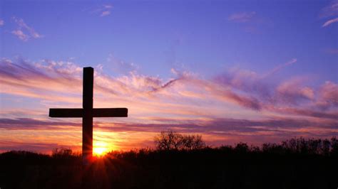 Fighting a Cross-Less Christianity