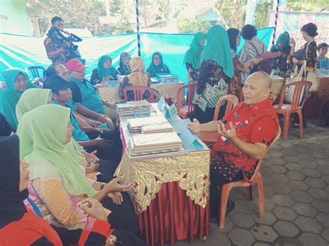 Oleh karena itu untuk menurunkan tingkat pertumbuhan yang tinggi ini, pemerintah indonesia melakukan program keluarga berencana (kb). Program Kampung KB Menekan Laju Pertumbuhan Jumlah ...