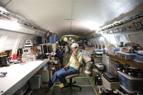 Bruce campbell's special place inside his unique. A Boeing 727 Turned Into a Home 10 Pics | I Like To ...
