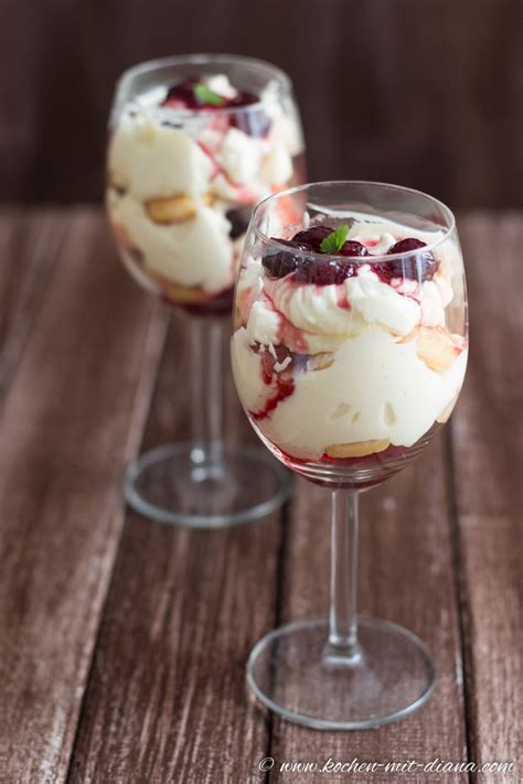 Löffelbiskuit- Mascarpone -Schichtdessert im Glass
