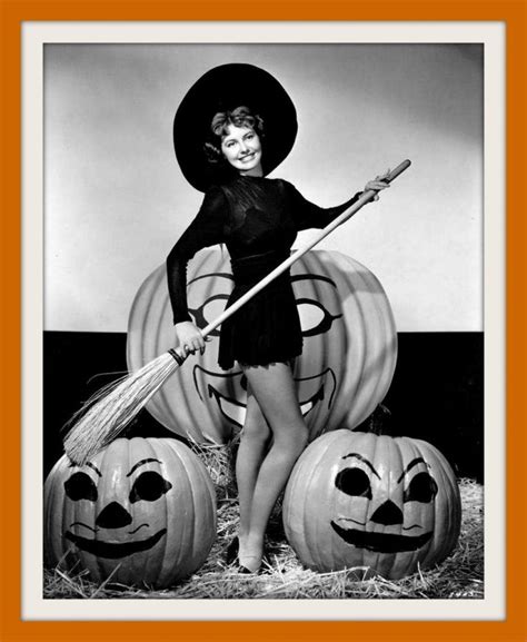 17 Vintage Halloween Pin Up Girls From The 30s And 40s For A Different