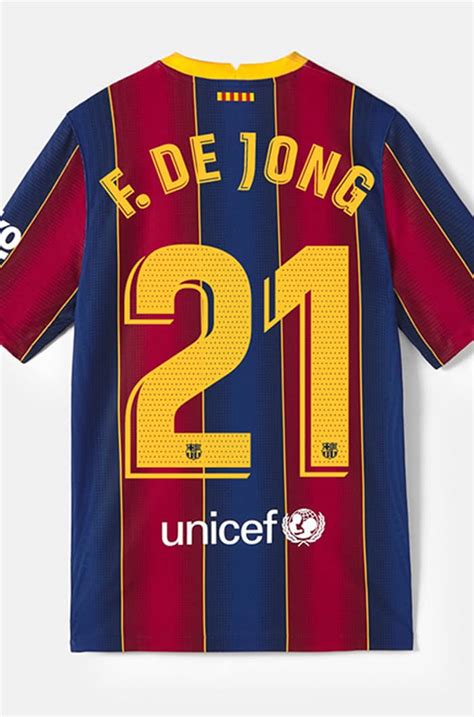 Le maillot de football 2021/2022 fc barcelona vapor match away pour homme est identique à celui que portent les joueurs professionnels sur. Le FC Barcelone et Nike lancent les maillots 2020-2021 ...