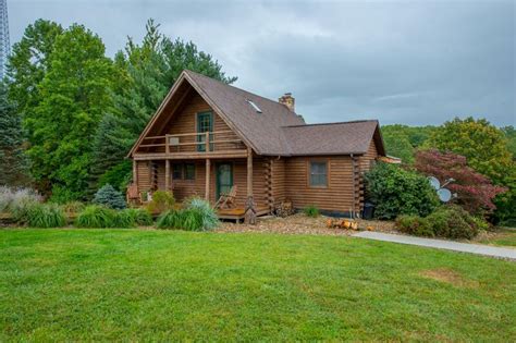 Explore Our Hocking Hills Vacation Rentals With Pool