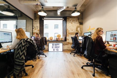 `located in frankfurt's innenstadt—one of europe's leading commercial, cultural, and business centres—wework goetheplatz is two floors of stunning office space. Limited time offer for the new WeWork Goetheplatz ...