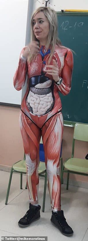 Teacher Dons Bodysuit Showing Body S Organs To Teach Anatomy