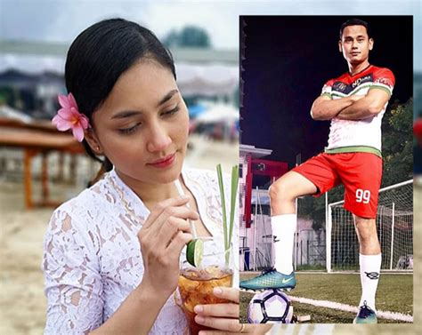 Perkongsian itu dibuat menerusi sebuah entri di akaun instagram miliknya buat. "Single But Not Available," - Fasha Sandha Akui Aidil Aziz ...
