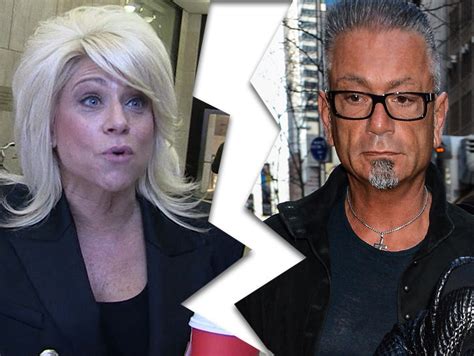 Long Island Medium Star Theresa Caputo Splits From Husband Of 28 Years Could Reconcile