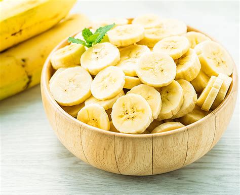 Starch is actually a long polymeric form of sugar that does not taste sweet, so when the bananas are ripe, the starch has already turned into a simple sugar, which. What Is The Best Time To Eat Banana As Per Ayurveda In Hindi