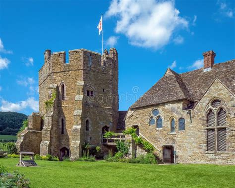 Stokesay Castle Gatehouse And Garden Shropshire Engeland Stock Foto