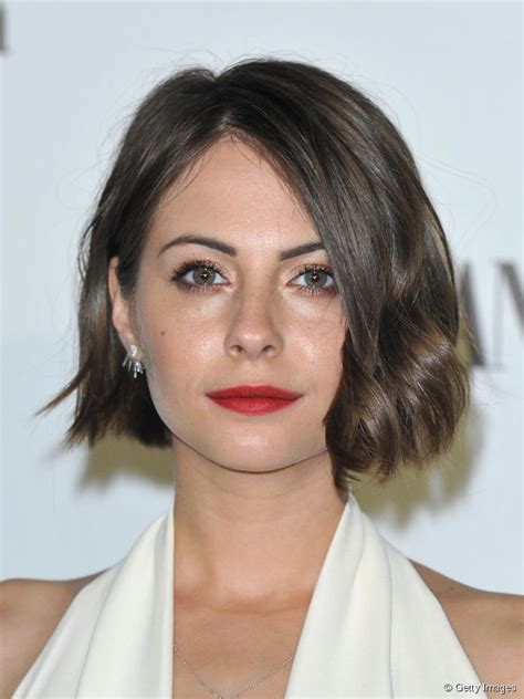 Willa Holland Hairstyle Inspiration Try Her Wavy Chin Length Bob Coiffure Coupe De Cheveux