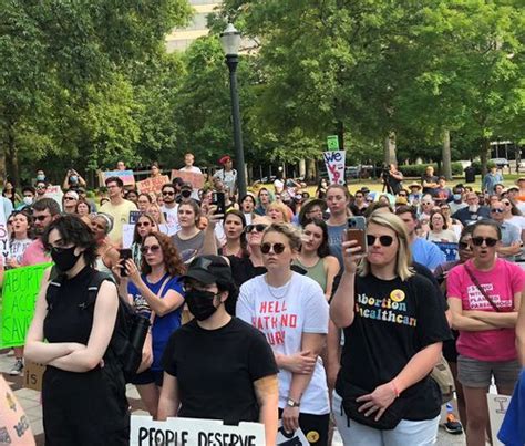 Roe V Wade Hundreds Gather To Continue Protests In Support Of Alabama