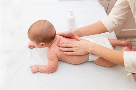 Massage Pour Son Bébé Que Faut Il Savoir Pour Lui Faire Vraiment Du Bien Tous Les Bons