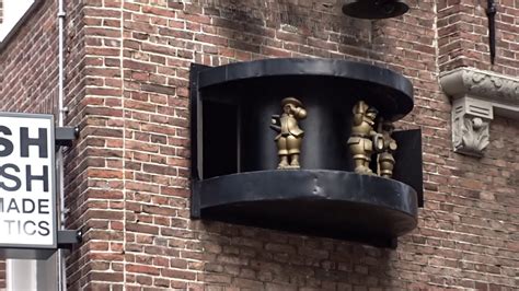 Carillon Taksteeg Kalverstraat Speelt Kort Sinterklaasliedje Op De Hoge Hoge Daken Youtube