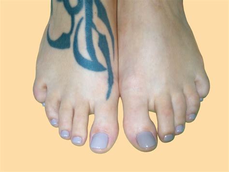 Shellac schnell und einfach entfernen hier zeige ich euch eine neue shellac methode, wie man schnell und der frühling kommt dann doch so langsam und es wird zeit, die füße wieder fit zu machen. Shellac Füße - Gauranga Nails