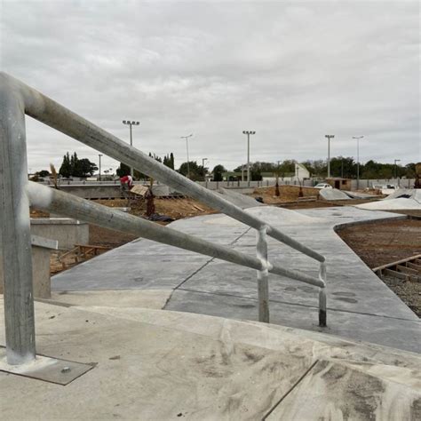 Public and private concrete skateparks. Obras da pista de skate de Criciúma em reta final