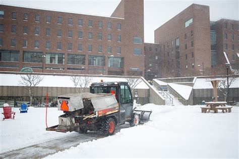Snow Day Many Factors Go Into The Decision Ub Now News