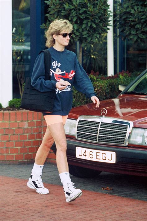 Here Are All Of Princess Dianas Best Sneaker Moments Princesa Diana