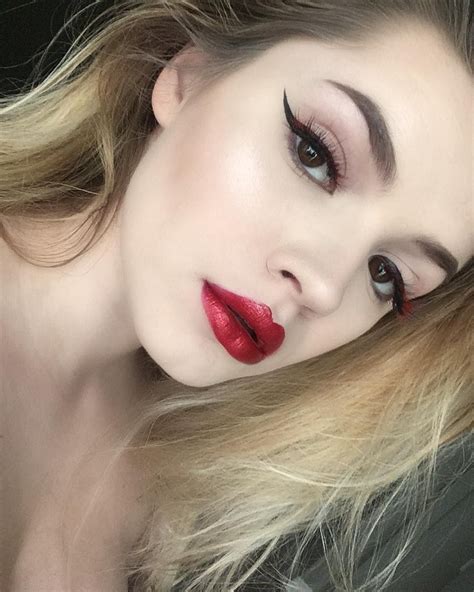 This Is Such A Pretty Look Red Lips With Red Lashes Wow