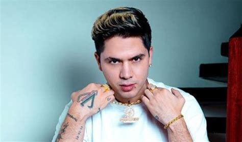 Juan de dios pantoja acaba de lanzar 'error', su última canción, con la que busca obtener el perdón de su aún esposa kimberly loaiza, de quien se separó tras el escándalo de presunta infidelidad desatado por la filtración de un video íntimo. Juan de Dios Pantoja, filtran supuesto video prohibido ...