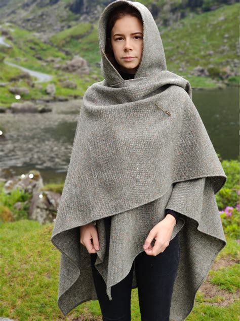 Irish Donegal Tweed Wool Hooded Ruana Cape Cloak Wrap Speckled