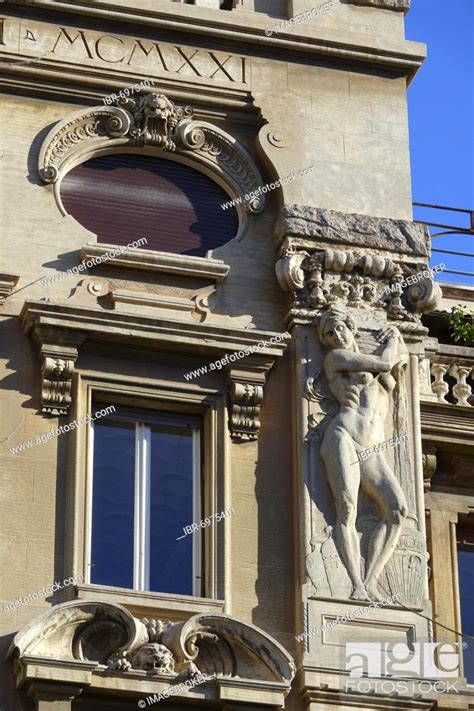 Reliefs Of Naked Woman On The Palazzi Degli Ambasciatori Embassy Palaces With Archway To The