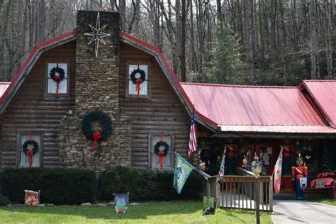 3 Amazing Christmas Stores In Pigeon Forge And Gatlinburg That You Have