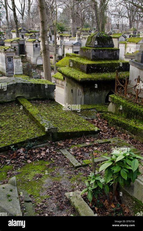 Moss Covered Graves And Tombs At Pere Lachaise The Largest Cemetery In