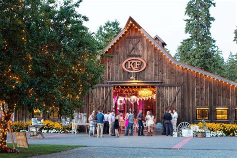 When it comes to charming barn weddings, no place rivals the south. Top Barn Wedding Venues | Washington - Rustic Weddings