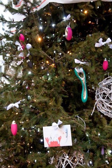 Albero Di Natale Alternativo A Milano Sex Toys Come Palline Libero Quotidiano