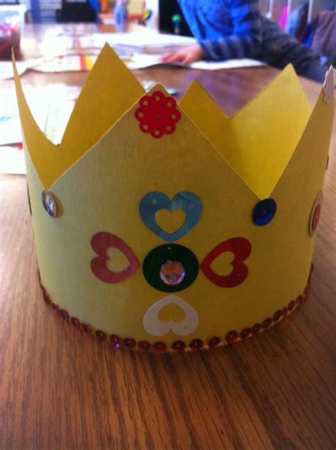 Have your child make crown zigzag marks in pencil, about 3 tall, across each piece, and then cut them, like this see if your kid can find the words beginning with the letters o, p, r, s, and t in this fun word search that introduces new vocabulary. Letter of the week was Q. So we made crowns for a queen ...