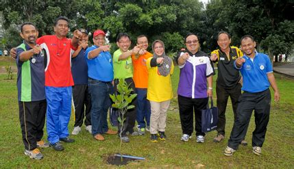 Every weekend it will be crowded with joggers, brisk walkers or simply people having leisure times with their family. Taman Tasik Cempaka Spruced Up Courtesy Of UKM And Others ...