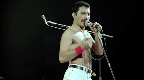 14 Keep Yourself Alive Queen Live Rock Montreal Hd Youtube