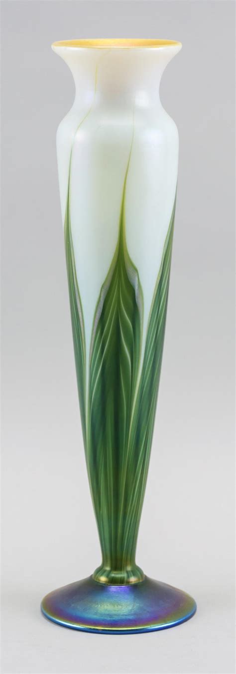 Lot Lundberg Studios Magnolia Art Glass Vase Pulled Green Feather